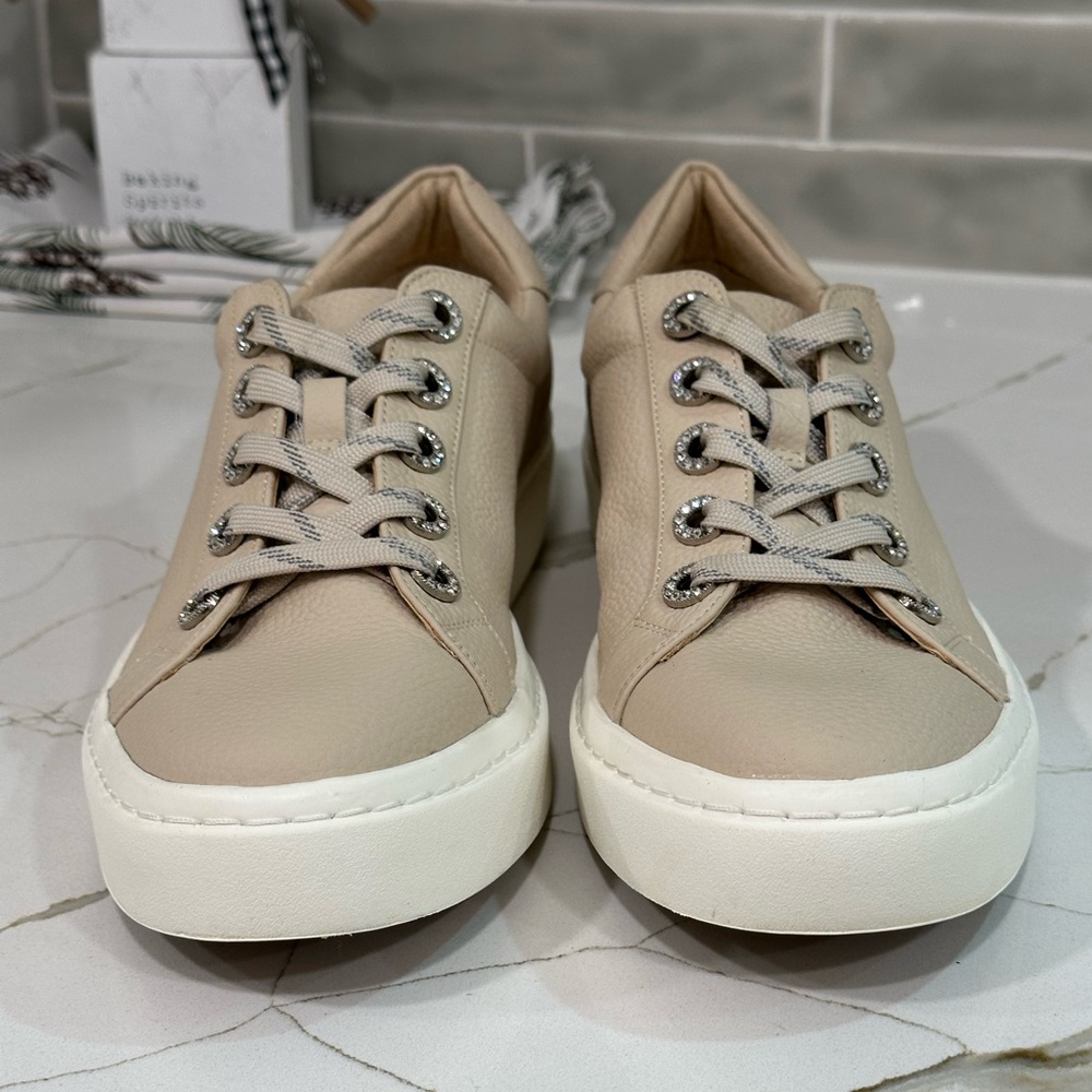 Vaneli Ysenia. Women’s Size 10. Color cream. - Picture 3 of 12